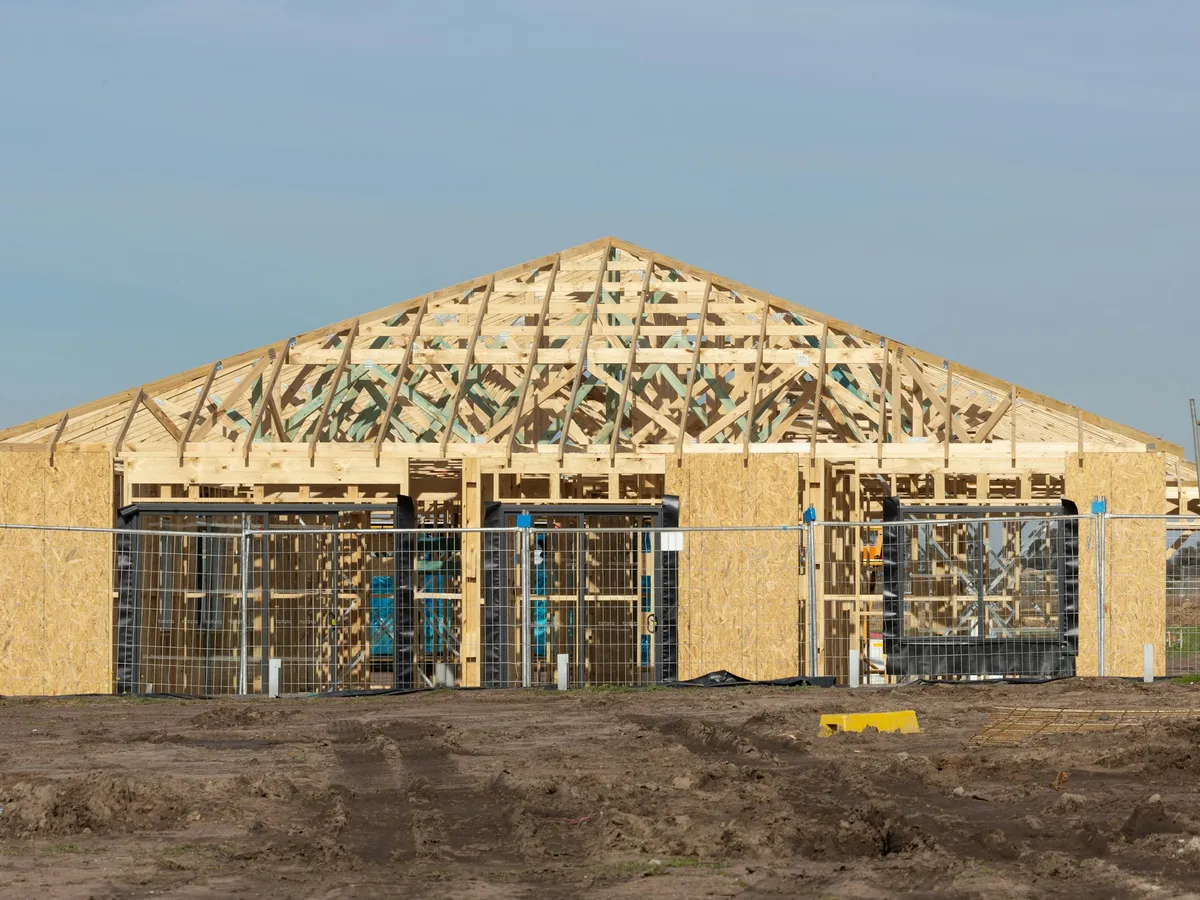 Single-story home framed with roof trusses set